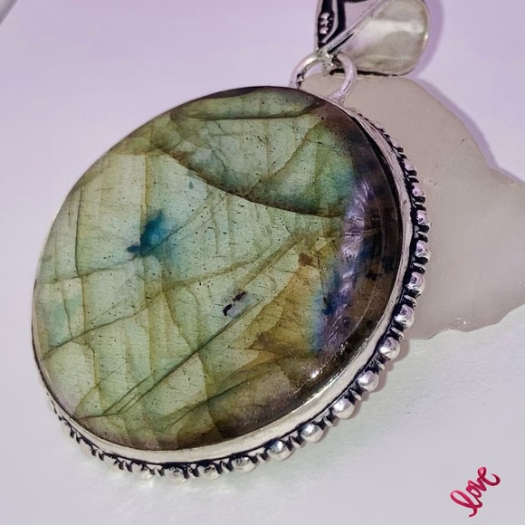 FANTASTIC! Flashy Labradorite Gemstone Handmade Pendant - Picture 6 of 7